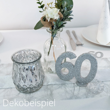Jubiläumszahl 60 in Silber glitzernd zum Aufstellen, 10 cm Dekobeispiel - Jubiläumszahl 60 in Silber glitzernd zum Aufstellen, 10 cm
