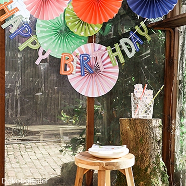 20er Pack Servietten Geburtstag, -Happy Birthday- , bunt, zweiseitig, 33 x 33 cm Dekobeispiel für eine bunte Geburtstagsdeko.