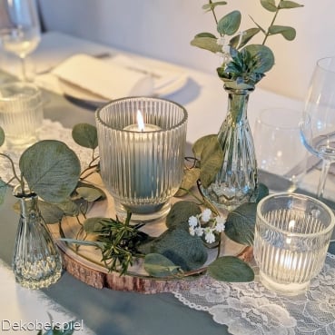 Mini Glas Flaschen Väschen Classy klar, 10,5 cm Dekobeispiel mit dem Mini Glas Flaschen Väschen Classy in Eukalyptus, 10,5 cm.