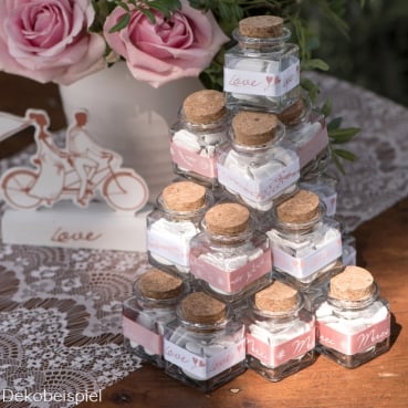 Mini Glas Bonboniere, eckig mit Korkverschluss, 55 mm Dekobeispiel für die Mini Glas Bonboniere, eckig mit Korkverschluss, 55 mm.