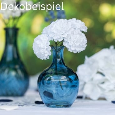 Kleines Glas Flaschen Väschen, bauchig in Blau, 11,5 cm Dekobeispiel für das kleine Glas Flaschen Väschen, bauchig, in Blau, 11,5 cm.