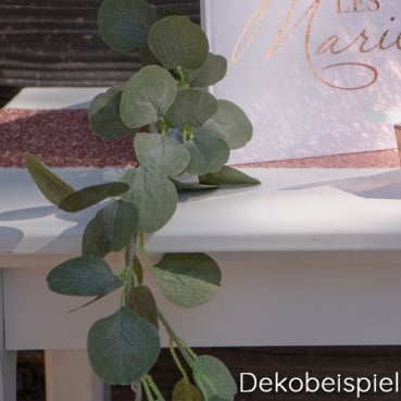 1,4 Meter Deko Eukalyptusgirlande Dekobeispiel für die 1,4 Meter Deko Eukalyptusgirlande.