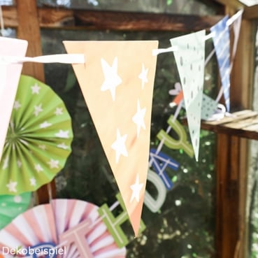 6 Meter Wimpelkette Bunte Motive 6 Meter Wimpelkette Bunte Motive.