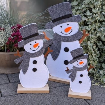 Filz Schneemann Trio, auf Sockel, 21 cm, 29 cm und 37 cm