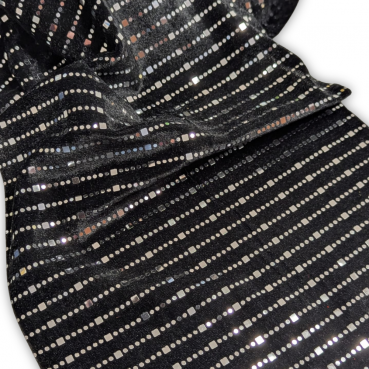 3 Meter Velours Tischläufer Glamour in Schwarz/Silber, 28 cm 3 Meter Velours Tischläufer Glamour in Schwarz/Silber, 28 cm.