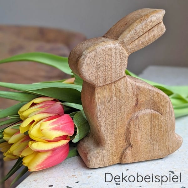 Dekobeispiel Hasen Skulptur aus Mangoholz, 15 cm